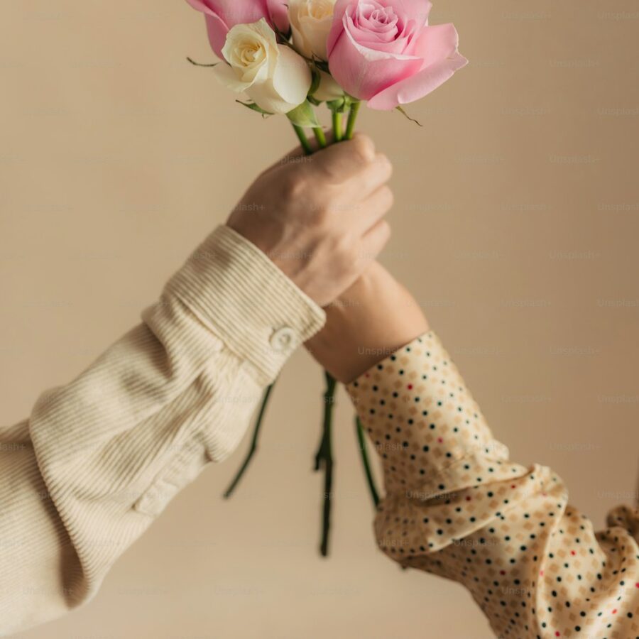 Rose Candle Bouquet – 7 roses